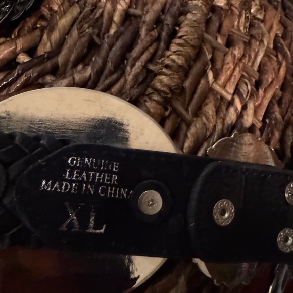 Black and Silver Western Style Belt - Picture 9 of 10